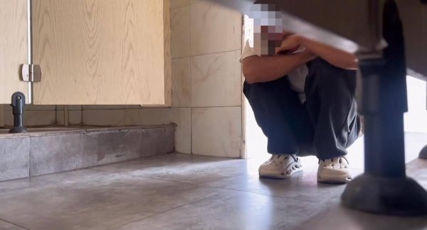 正规合法的股票配资平台 河南信阳一女子在公厕被流浪汉偷窥，当事人称已解决，当地回应：系精神病患者